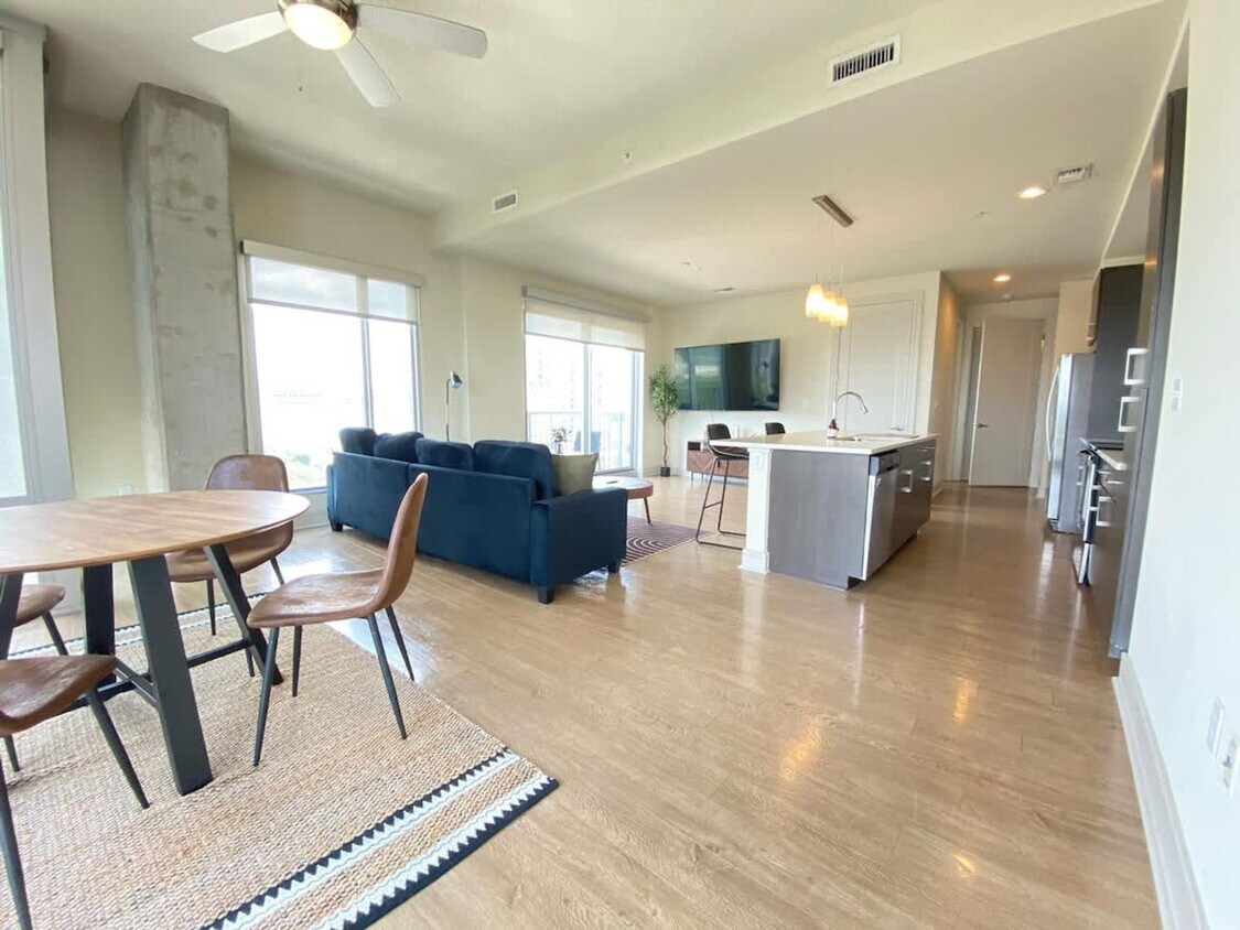 Foto principal - 615 W 7th St