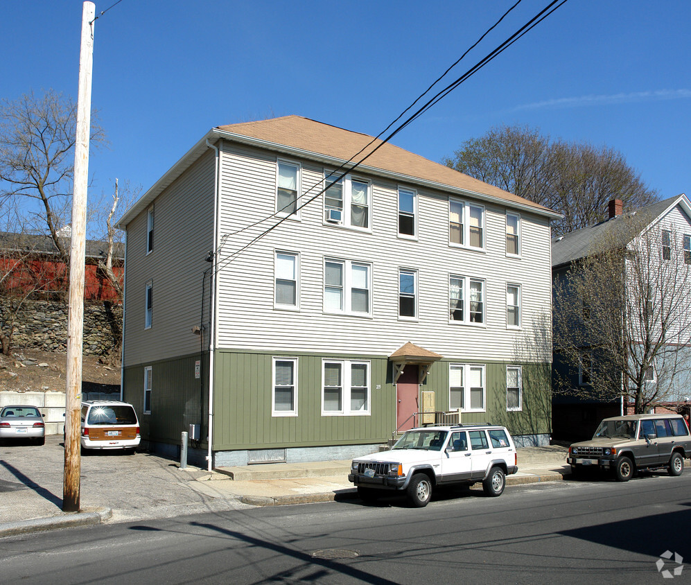 Primary Photo - 219 River St