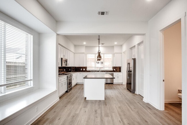 Foto del edificio - 11518 Savannah Ave