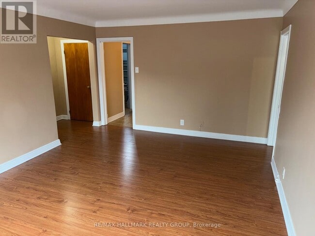 Photo du bâtiment - 1376 Trenton Ave
