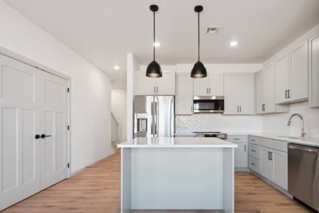 Building Photo - The Oaks at Covell