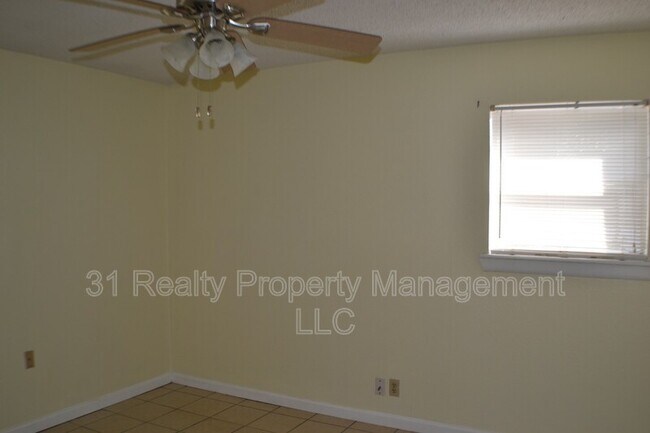 Building Photo - 706 Frisco Rd