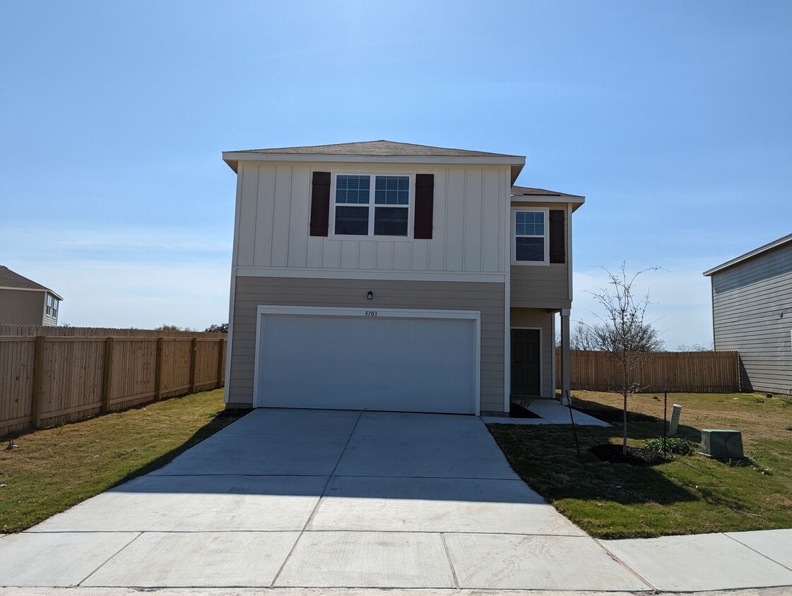 Primary Photo - 4 Bedroom 2.5 Bathrooms located in Convers...
