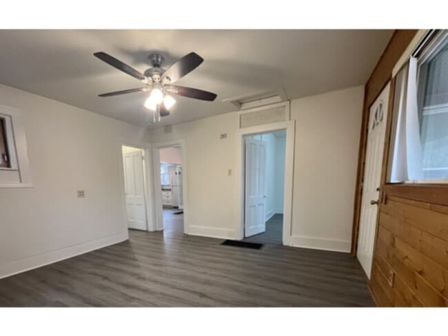 Building Photo - Recently updated Westside home!