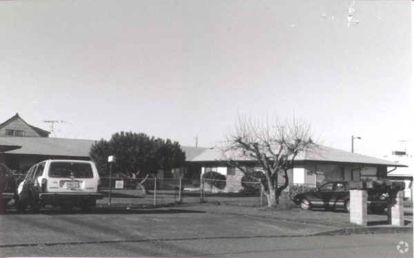 Building Photo - 5511 NE 55th Ave