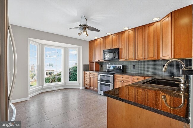 Foto del edificio - 6836 Kerrywood Cir