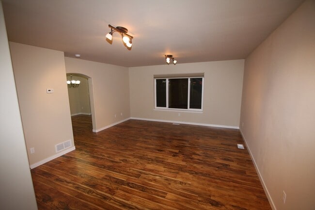 Building Photo - 3 Bedroom South Anchorage Townhouse!