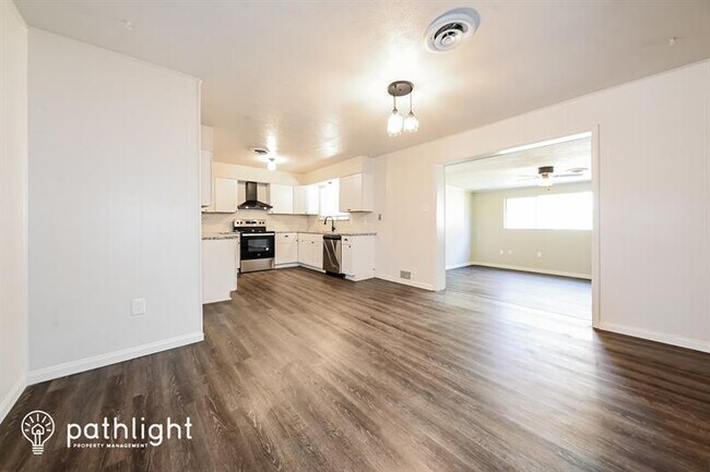 Building Photo - 2309 Gilbert Cir