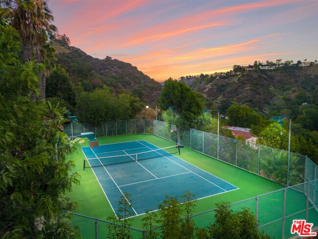 Foto del edificio - 11037 Anzio Rd