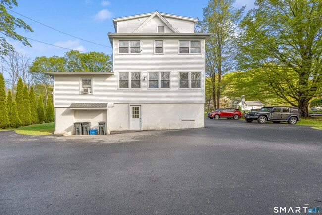 Building Photo - 82 Spindle Hill Rd