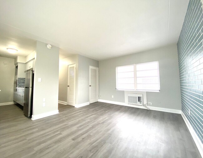 Building Photo - P231 - Lynd #7