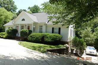 Building Photo - 118 Kempe Dr