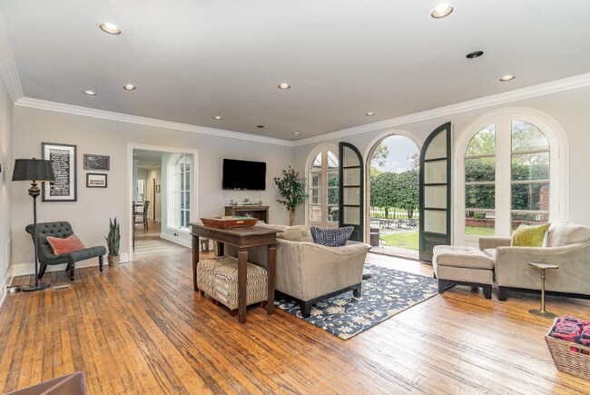 Building Photo - 6700 Bermuda Dunes Dr