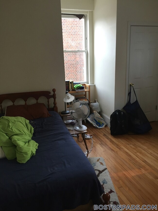 Building Photo - 324 St Paul St