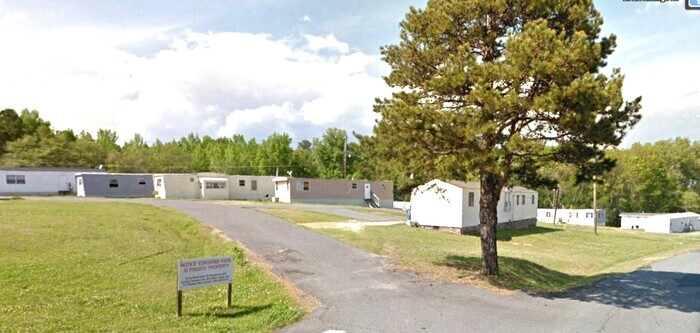 Primary Photo - Sunshine Park: Three Bedroom Available