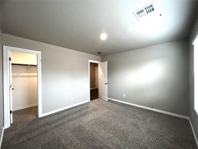 Building Photo - 2717 Dennis Dr
