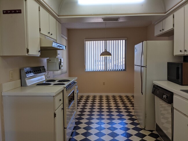 Building Photo - 3035 Finsterwald Dr