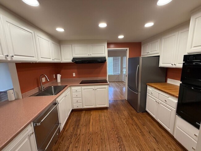 Building Photo - 3BD/2BA Single-Family Home | Less Than 200 Yards From Vintage Hills Elementary!