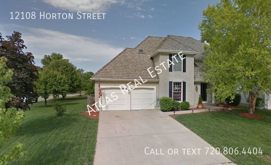 Primary Photo - Huge home in a great area! Come see what y...