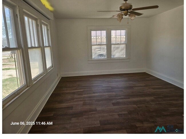 Foto del edificio - 307 N Mesquite St