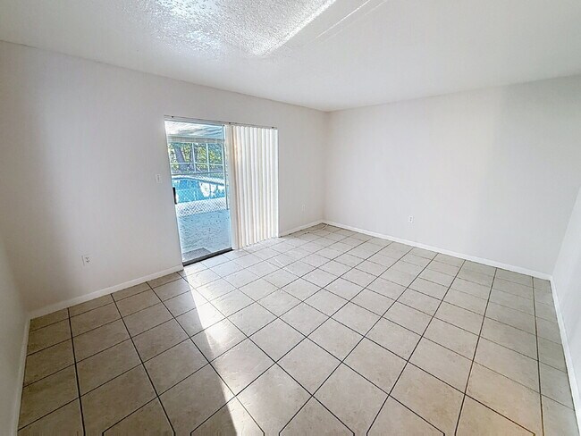 Foto del edificio - Lovely 2 bedroom 1 bath with pool!