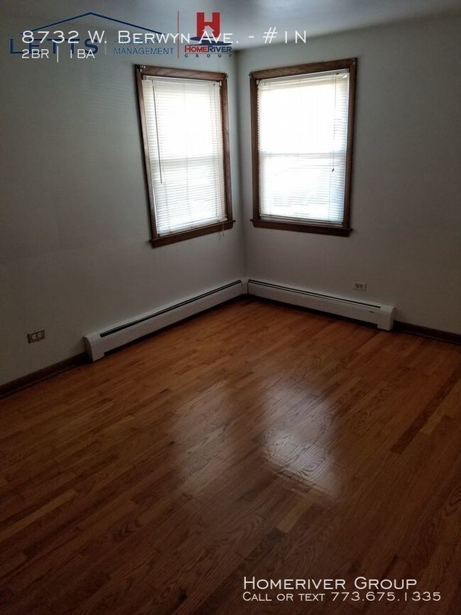 Building Photo - Spacious 2 Bedroom 1 Bath- Heat Included