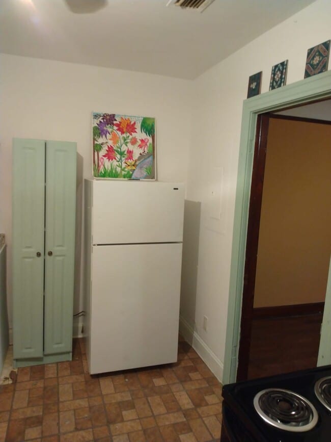 Foto del edificio - 7052 Wakefield Ave