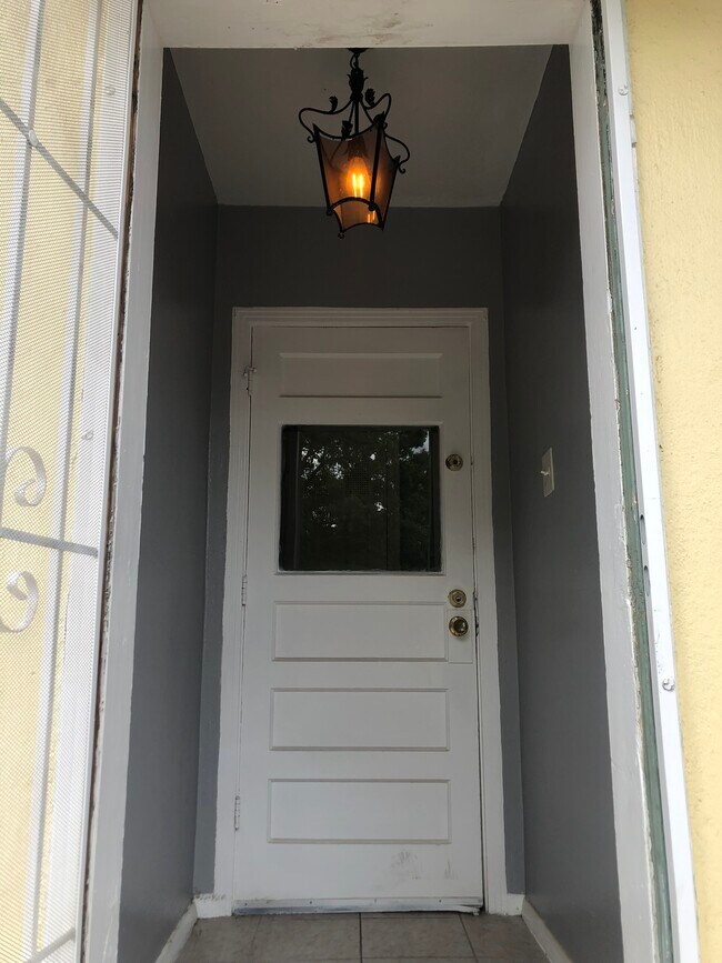 Foto del edificio - 136 W Ridgewood Ct