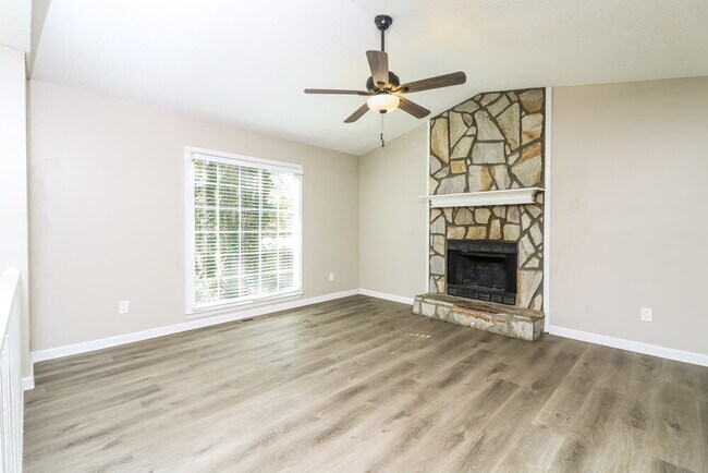 Foto del edificio - 222 Cove Rd