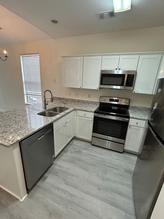 Foto del edificio - 498 River Oaks Dr