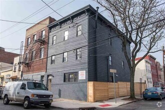 Building Photo - 19 Sherman Ave