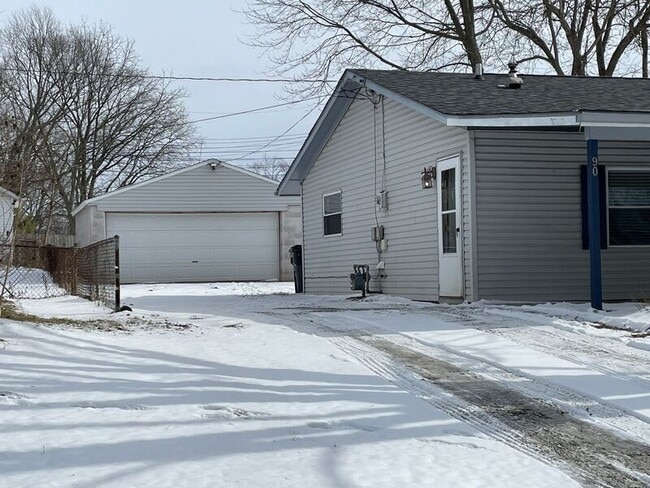 Building Photo - 90 Saratoga Dr