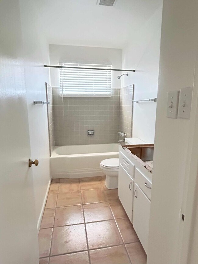 Building Photo - Highland Estates