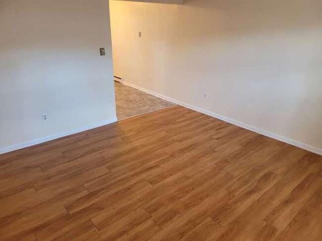 Building Photo - Colonial Heights