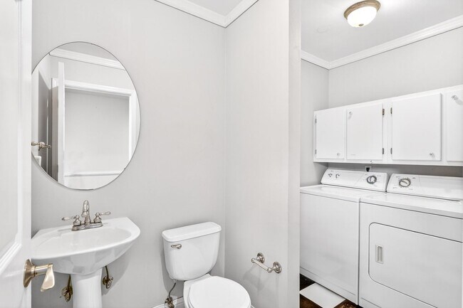 Foto del edificio - Great Location! 2 bedroom, 2.5 Bathroom Townhouse in Orchard Hills!!