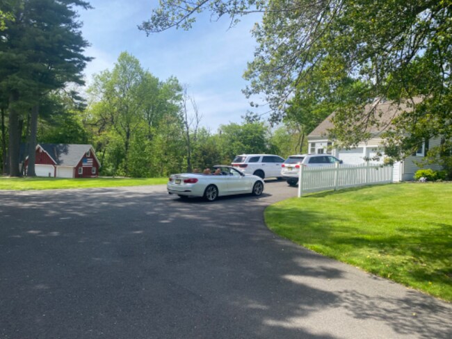 Building Photo - 810 Holmdel Rd