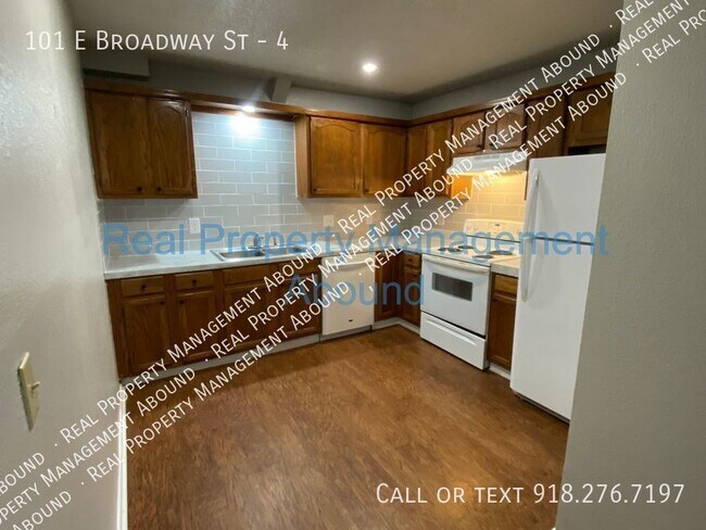 Building Photo - Prime Location Owasso