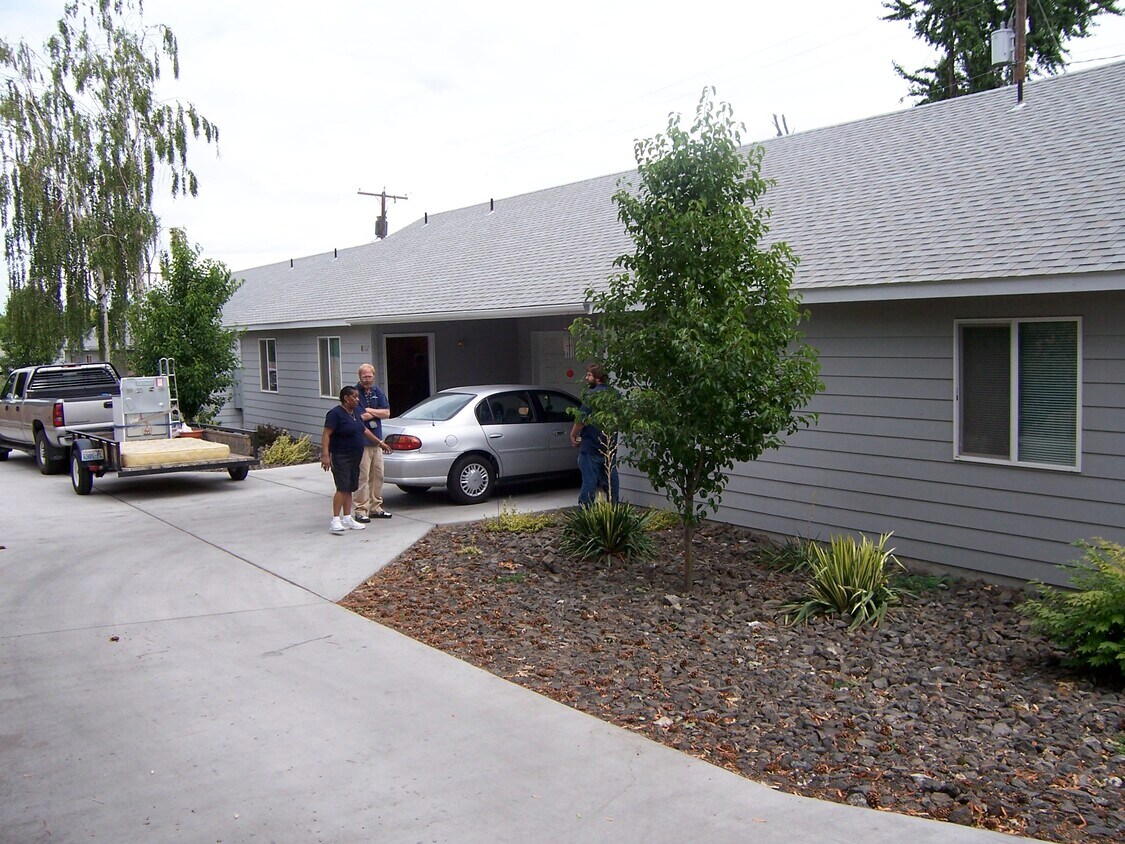 1202 West Entiat Avenue, Kennewick, WA 99336 Townhome Rentals in