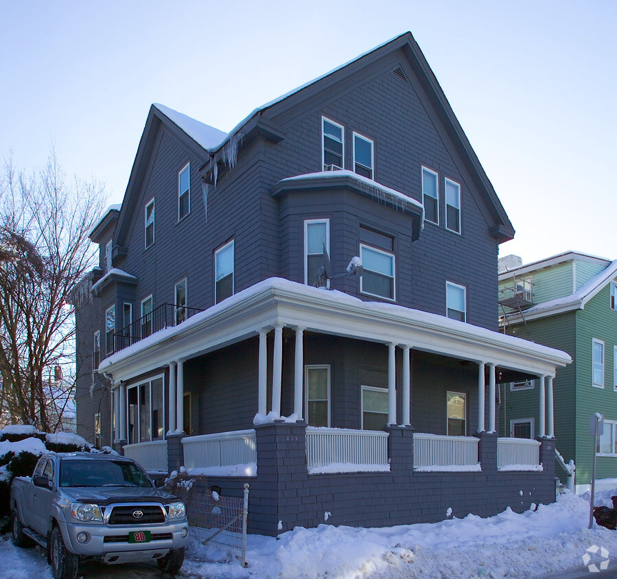 Building Photo - 235 Purchase St
