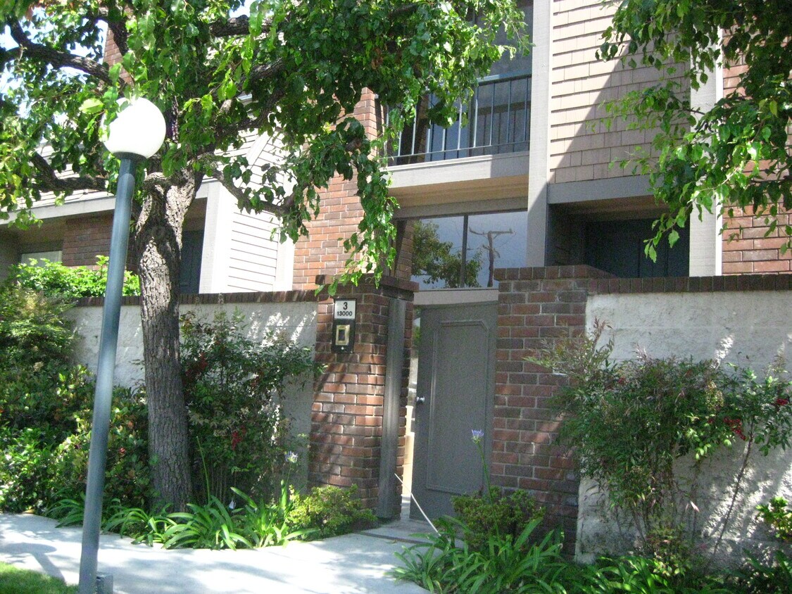 Foto principal - 13000 Mindanao Way