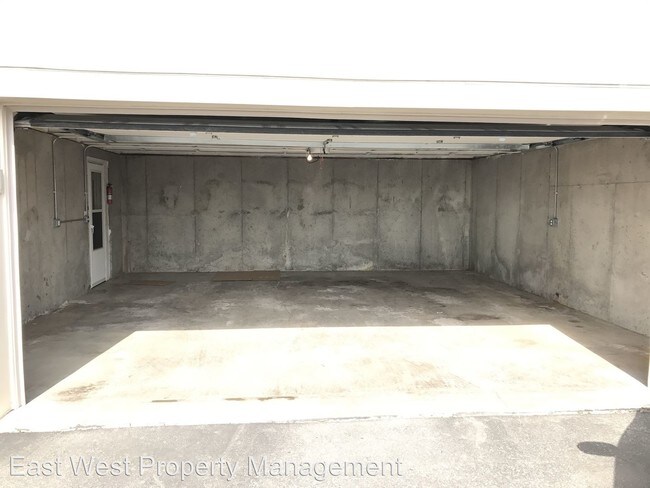 Building Photo - 1424 E Skyline Pky