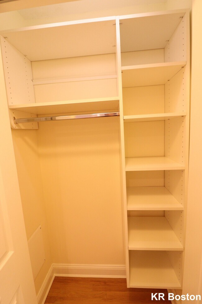 Building Photo - 103 Francis St