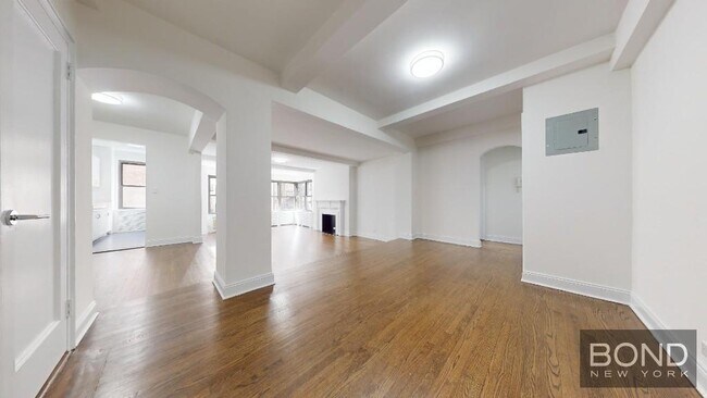 Building Photo - 20 Fifth Avenue