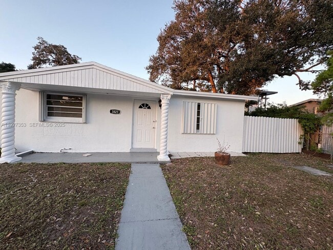 Foto del edificio - 3821 NW 208th St