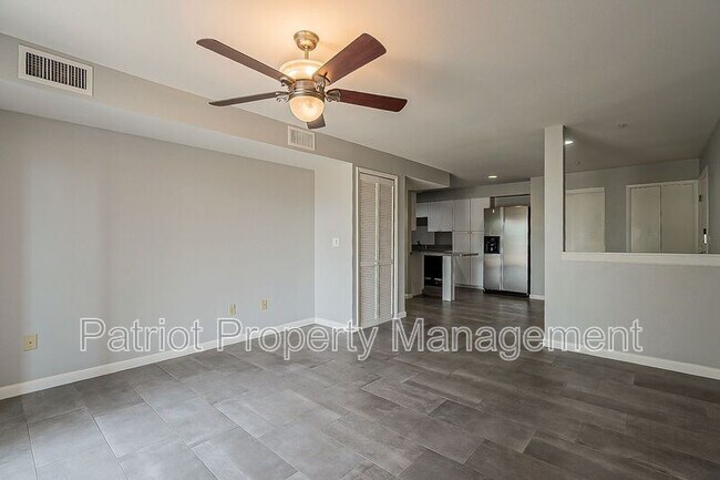 Foto del edificio - 1005 E 8th St