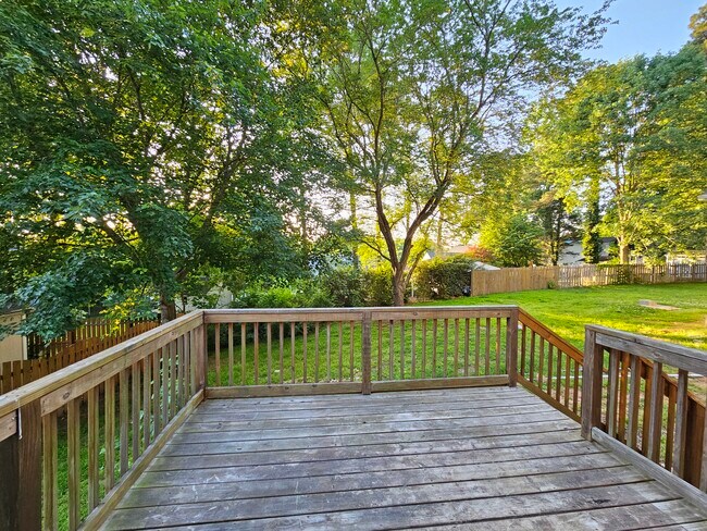 Building Photo - 623 Elmwood Ct