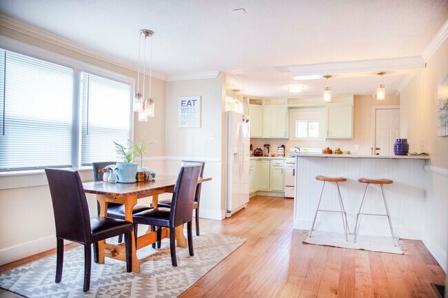 Building Photo - 2422 E 13th Street