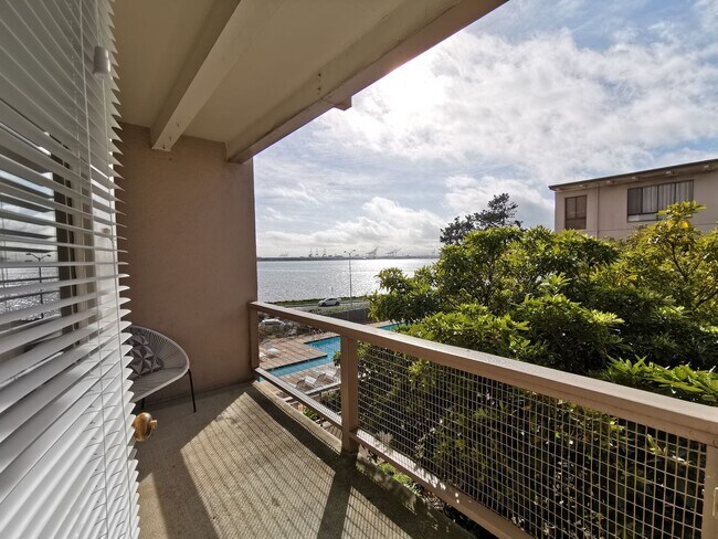 Foto del edificio - One Bedroom Condo Available in Watergate C...
