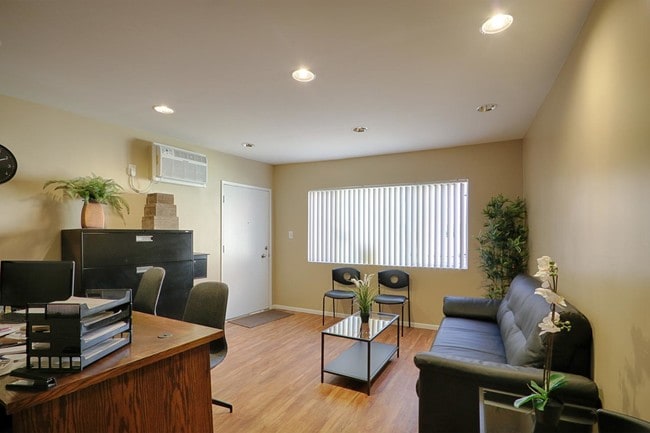 Building Photo - Jordan Tropicana Apartments