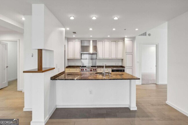 Foto del edificio - 3325 Piedmont Rd NE